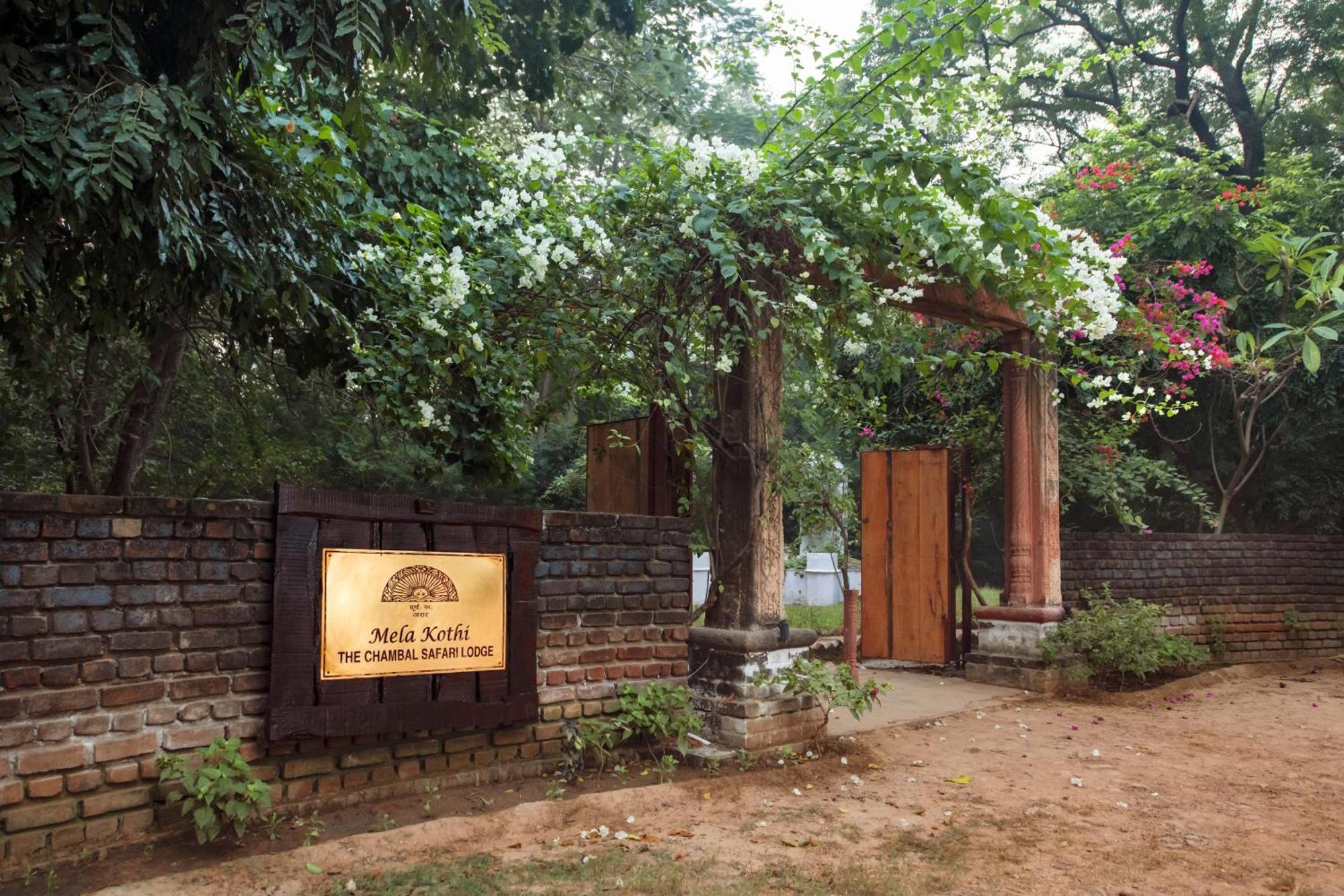 Mela Kothi - The Chambal Safari Lodge Bah Bagian luar foto